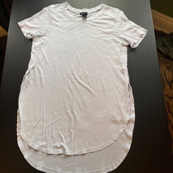 U2B SMALL T-SHIRT SIZE SMALL /WHITE- ROUNDED SIDE SLITS - Picture 1 of 9